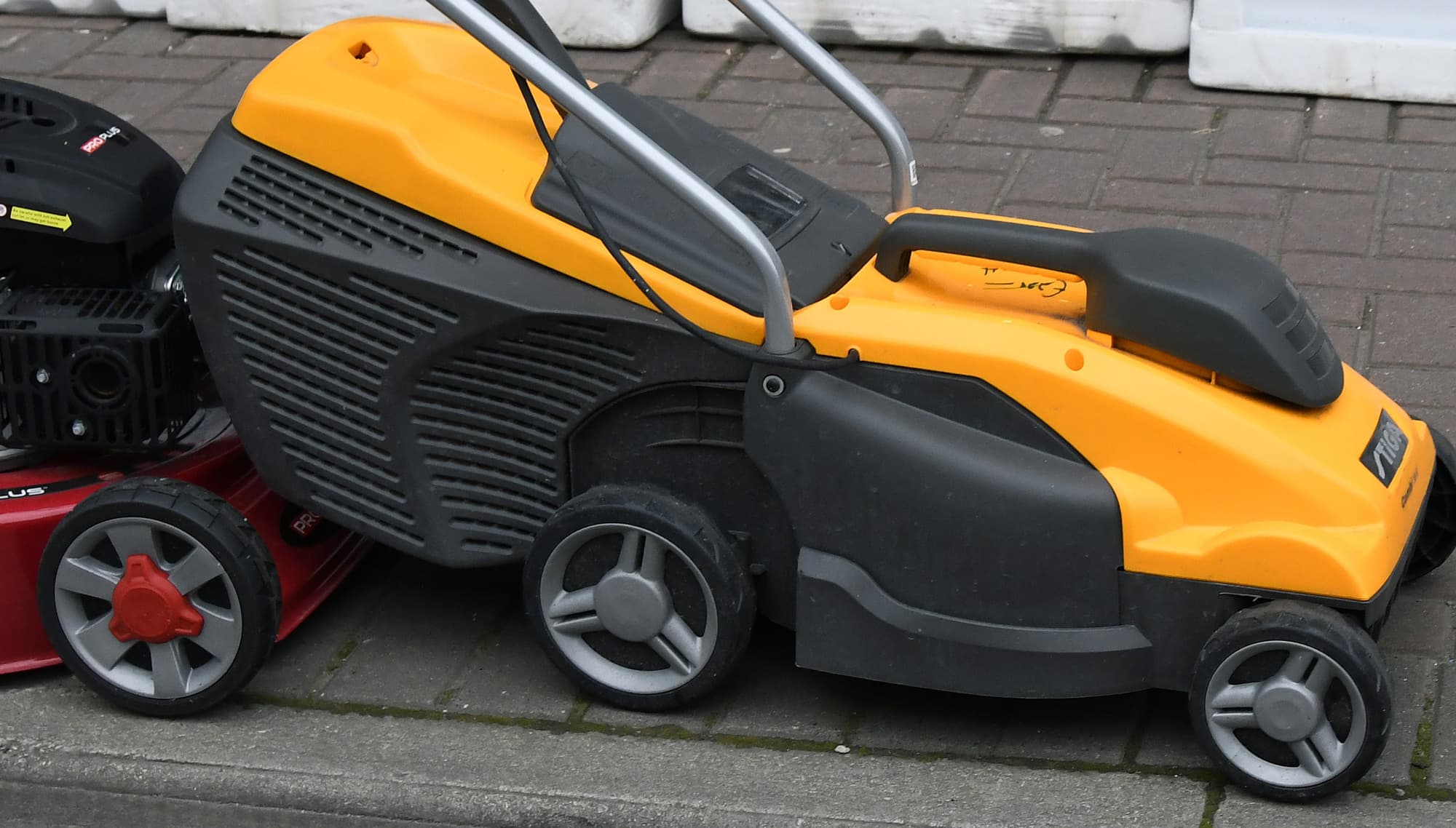 Read article: Man who allegedly took lawnmower from Montenotte garden was seen and heard on doorbell camera, court told